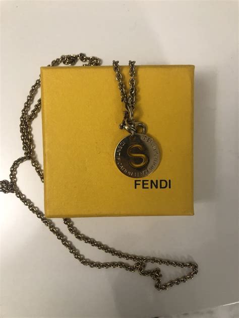 collana fendi rigida|Collane e pendenti .